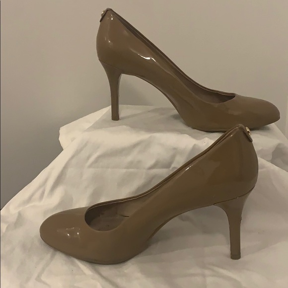 Michael Kors Jenna Flex Pump - Picture 2 of 6